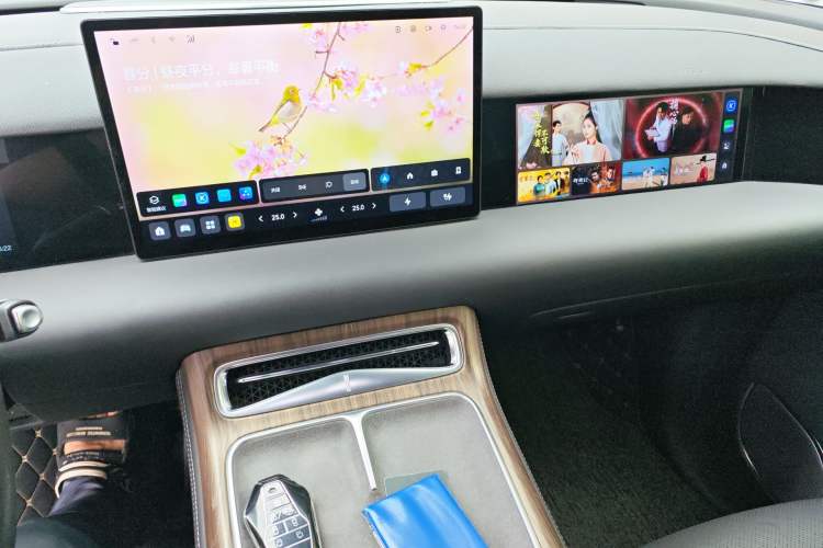 Used Hycan V09 2023 Luxury Edition 620 Audio And AC Panel
