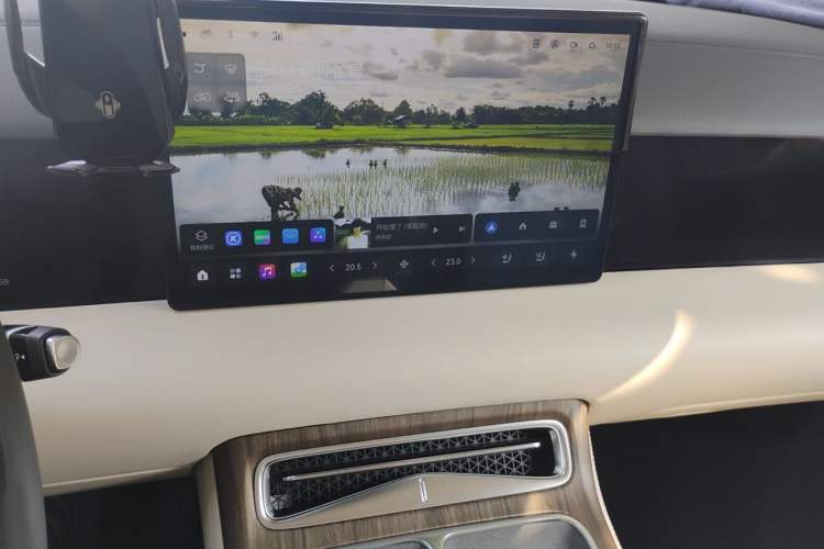 Used Hycan V09 2023 Luxurious Edition Supercharger 620 Audio And AC Panel