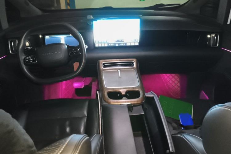 Used Hycan V09 2023 Luxury Edition 620 Center Console