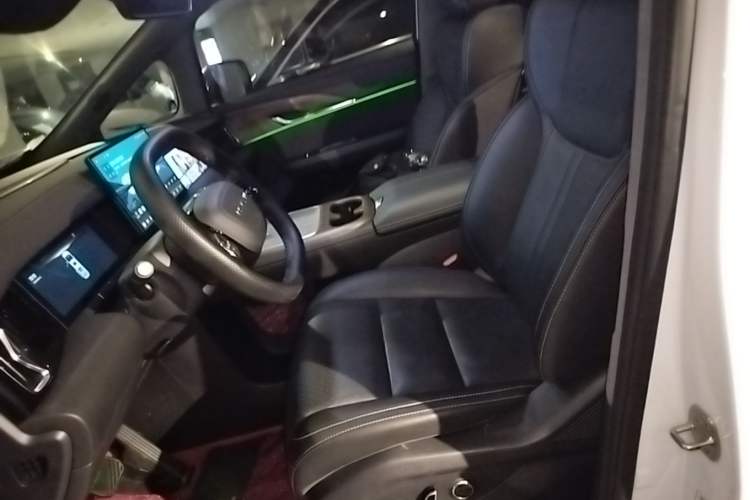 Used Hycan V09 2023 Luxury Edition 620 Left Front Seat