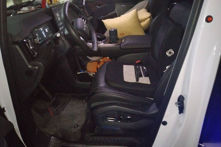 Used Hycan V09 2023 Luxury Edition 620 Left Front Seat