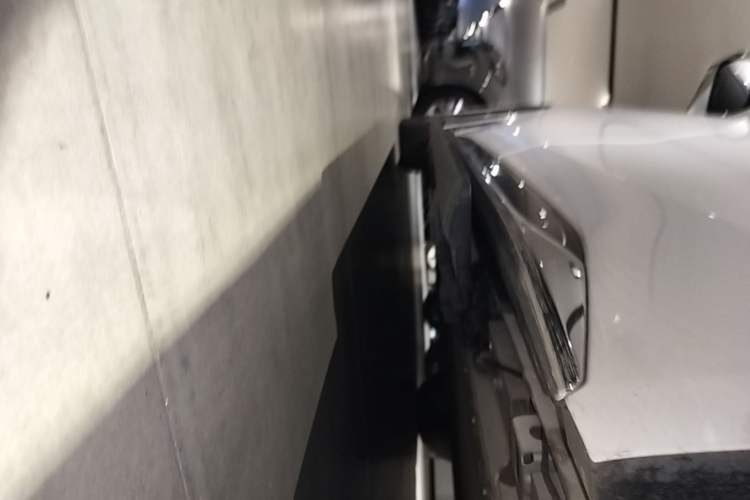Used Hycan V09 2023 Luxury Edition 620 Left Side Sill