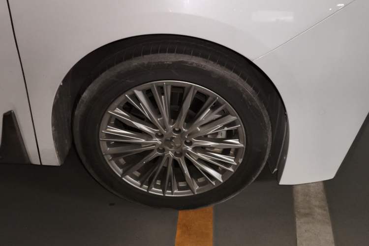 Used Hycan V09 2023 Luxury Edition 620 Right Front Wheel Hub