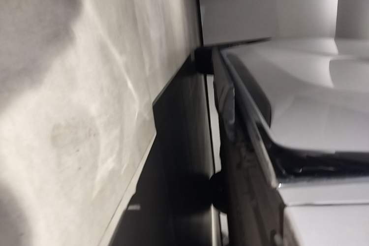Used Hycan V09 2023 Luxury Edition 620 Right Side Sill