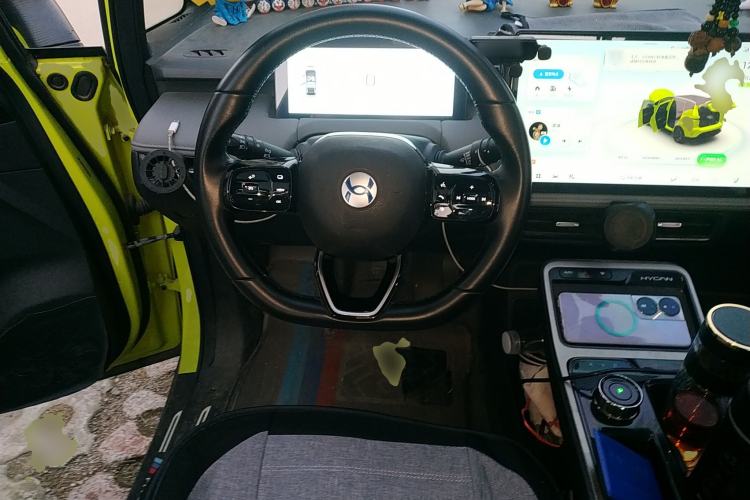 Used Hycan Z03 2022 620 km Range Trendy Cool Version 160 kW 76.8 kWh Steering Wheel