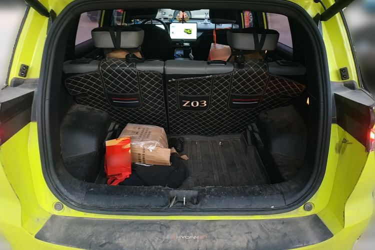 Used Hycan Z03 2022 620 km Range Trendy Cool Version 160 kW 76.8 kWh Trunk