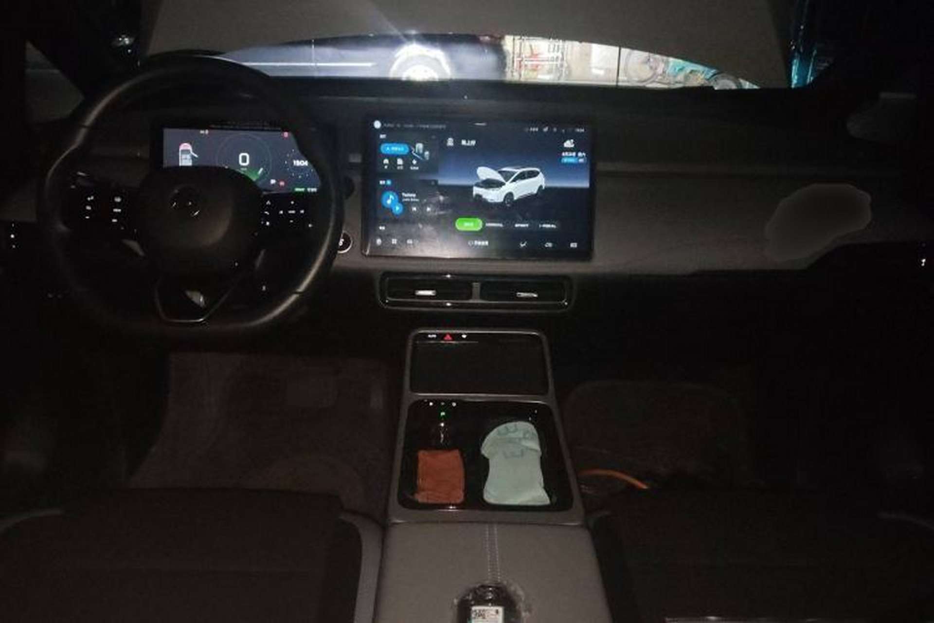 Used Hycan Z03 2022 430 km Range Trend Edition 135 kW 55.5 kWh Center Console