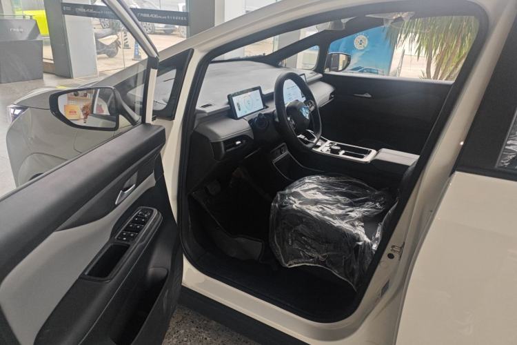 Used Hycan Z03 2022 510 km Range Trendy Cool Version 160 kW 61.13 kWh Driver Seat