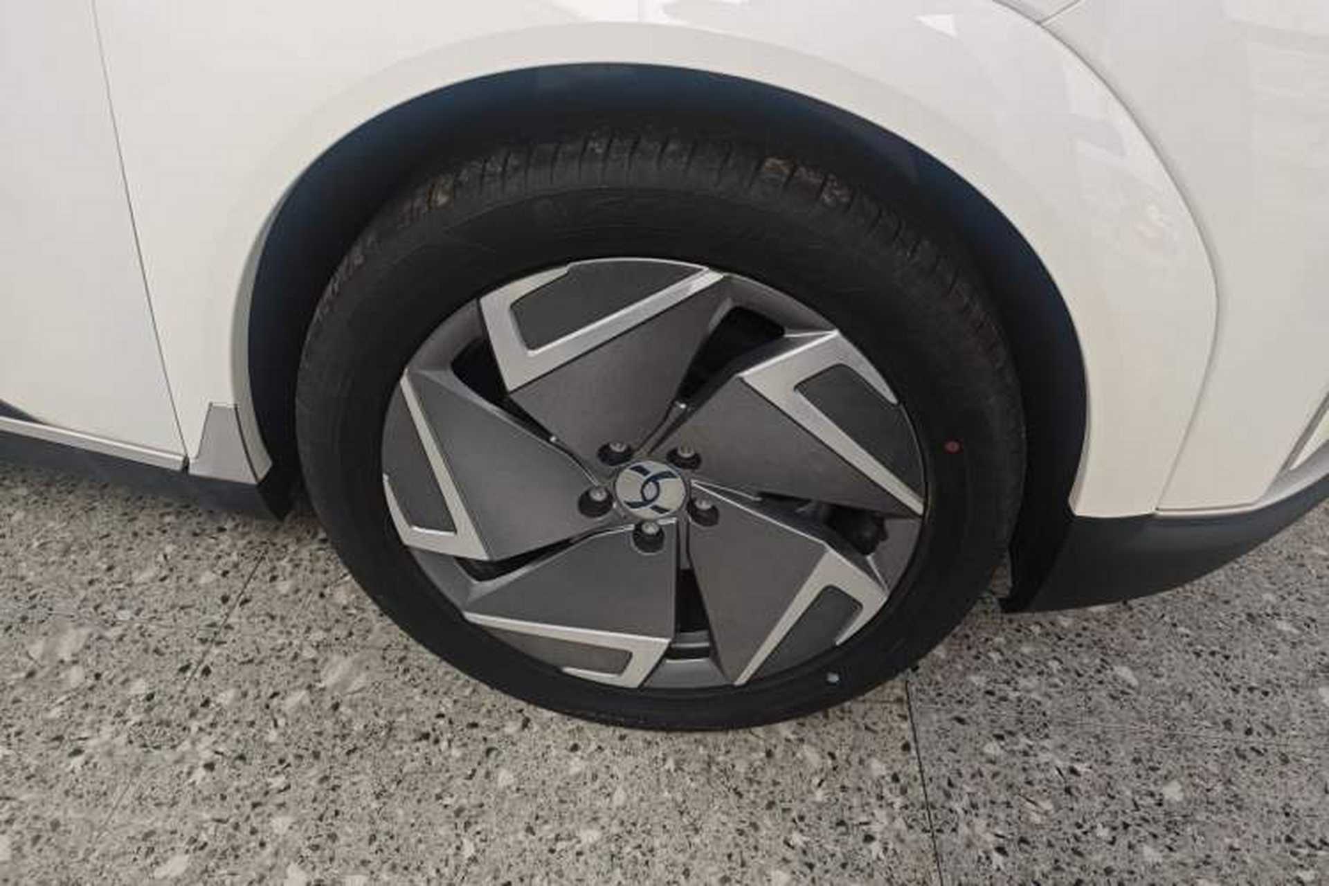 Used Hycan Z03 2022 510 km Range Trendy Cool Version 160 kW 61.13 kWh Right Front Wheel Hub