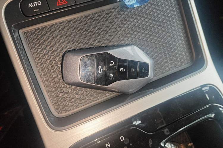Used Hycan Z03 2022 510 km Range Trendy Cool Version 160 kW 61.13 kWh Vehicle Key