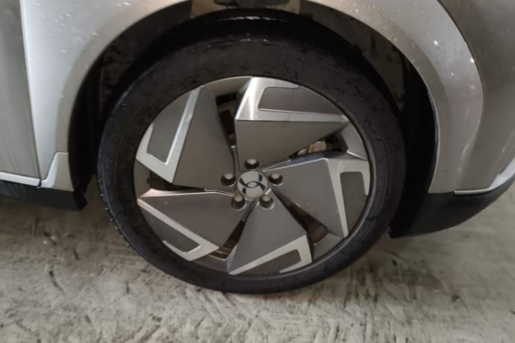 Used Hycan Z03 2021 Trendy Smart Edition Right Front Wheel Hub