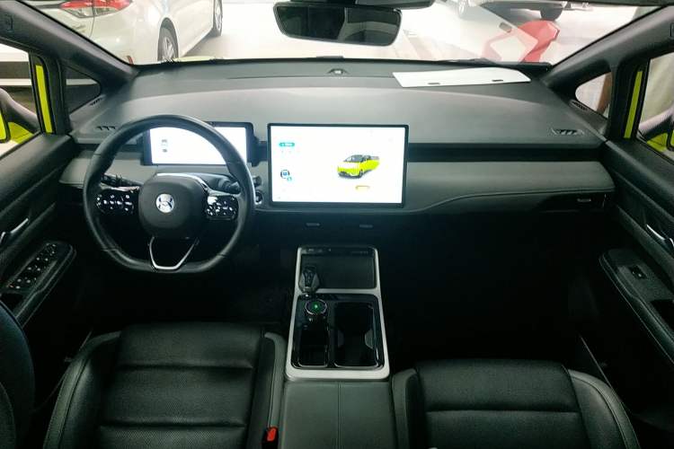 Used Hycan Z03 2021 Trendy Smart Edition Center Console