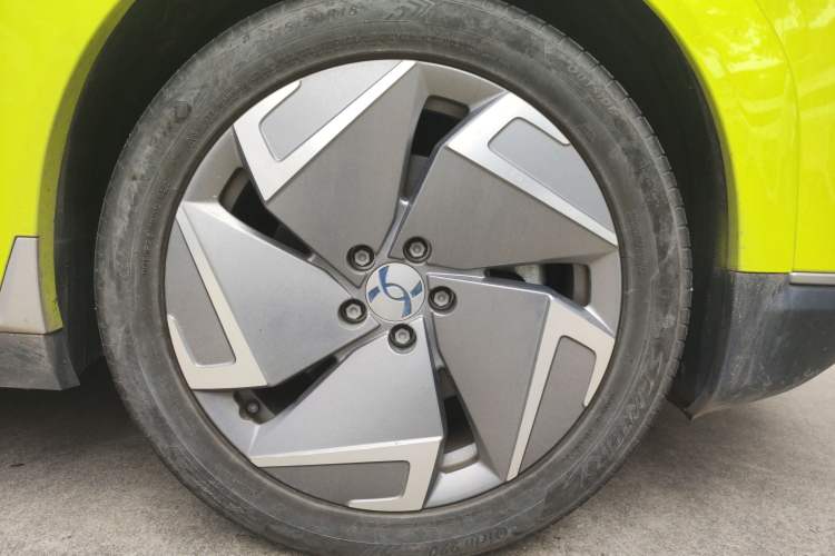 Used Hycan Z03 2021 Trendy Smart Edition Right Front Wheel Hub
