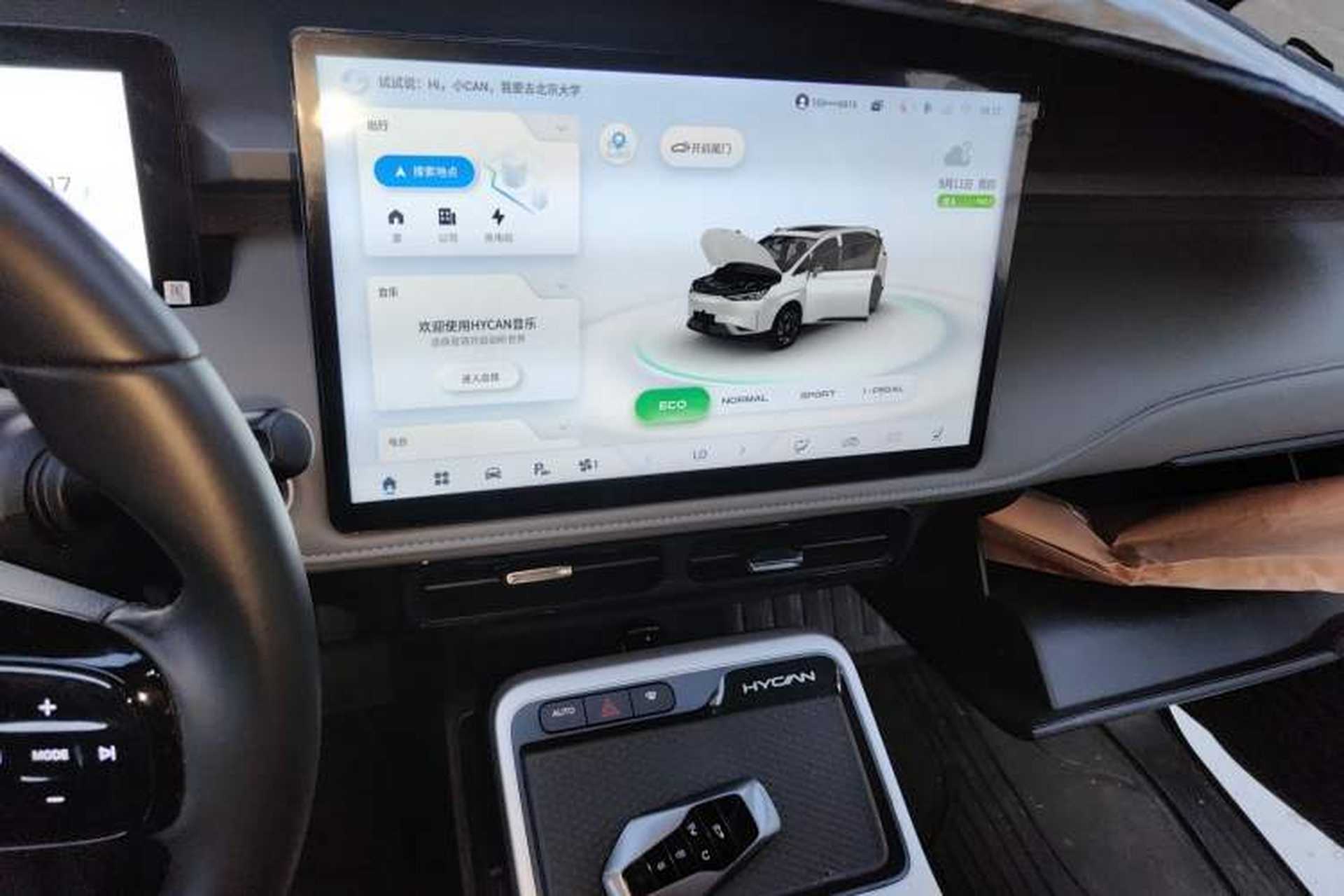 Used Hycan Z03 2022 510 km Range Trendy Cool Version 160 kW 61.13 kWh Audio And AC Panel