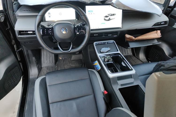 Used Hycan Z03 2022 510 km Range Trendy Cool Version 160 kW 61.13 kWh Center Console