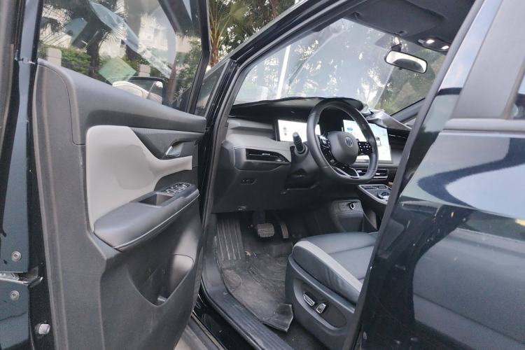 Used Hycan Z03 2022 510 km Range Trendy Cool Version 160 kW 61.13 kWh Driver Seat