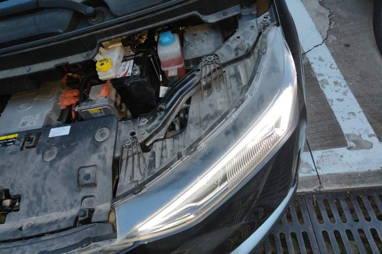 Used Hycan Z03 2022 510 km Range Trendy Cool Version 160 kW 61.13 kWh Engine Bay Left