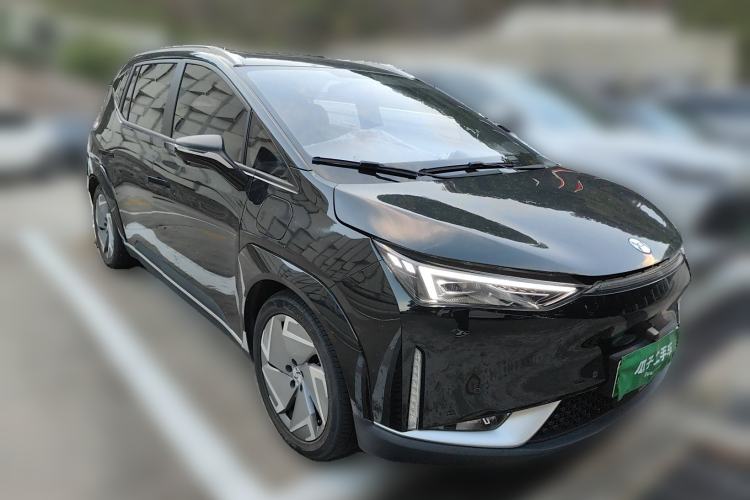 Used Hycan Z03 2022 510 km Range Trendy Cool Version 160 kW 61.13 kWh Front Right 45 Deg