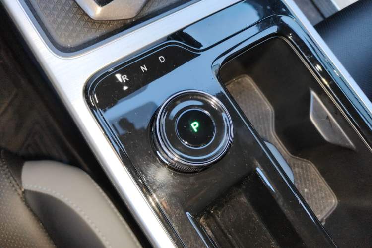 Used Hycan Z03 2022 510 km Range Trendy Cool Version 160 kW 61.13 kWh Gear Lever