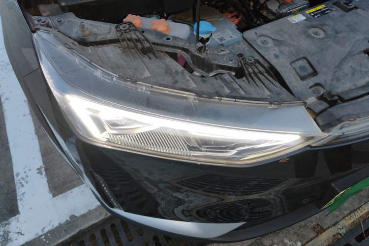Used Hycan Z03 2022 510 km Range Trendy Cool Version 160 kW 61.13 kWh Right Front Headlight