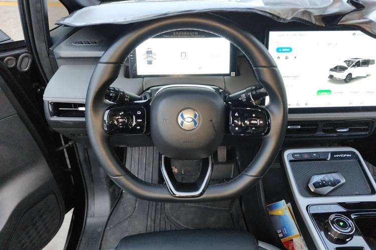 Used Hycan Z03 2022 510 km Range Trendy Cool Version 160 kW 61.13 kWh Steering Wheel