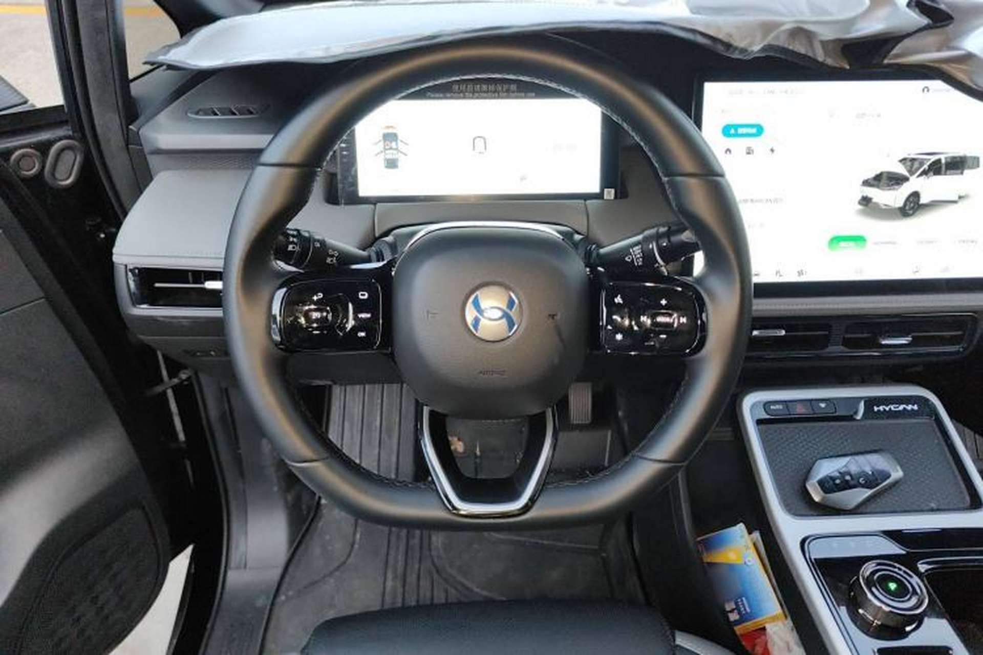 Used Hycan Z03 2022 510 km Range Trendy Cool Version 160 kW 61.13 kWh Steering Wheel