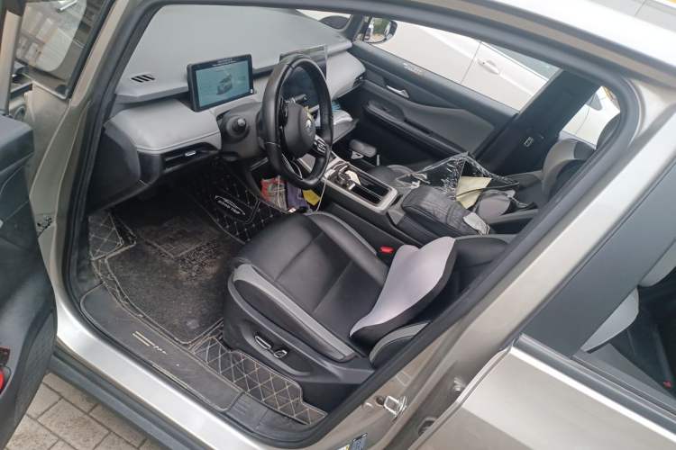 Used Hycan Z03 2022 620 km Range Trendy Cool Version 160 kW 76.8 kWh Driver Seat