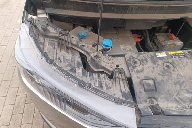Used Hycan Z03 2022 620 km Range Trendy Cool Version 160 kW 76.8 kWh Engine Bay Right
