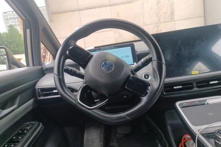 Used Hycan Z03 2022 620 km Range Trendy Cool Version 160 kW 76.8 kWh Steering Wheel