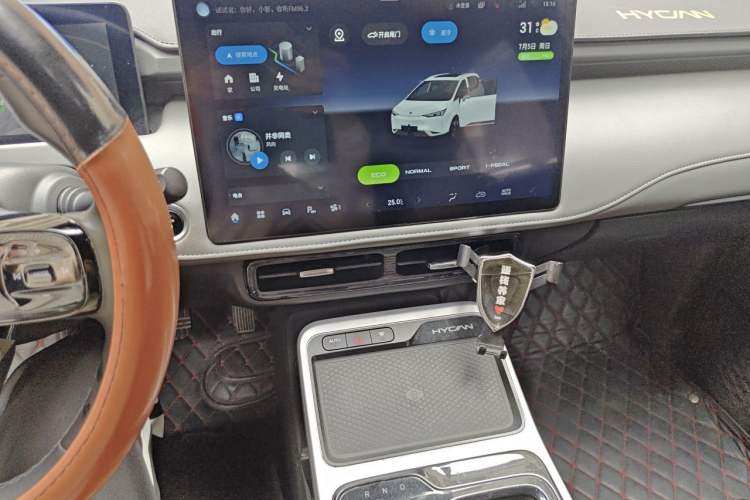 Used Hycan Z03 2022 510 km Range Chaozhi Version 135 kW 63.98 kWh Audio And AC Panel