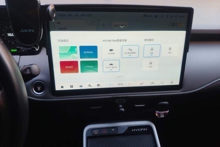 Used Hycan Z03 2022 620 km Range Trendy Cool Version 160 kW 76.8 kWh Audio And AC Panel