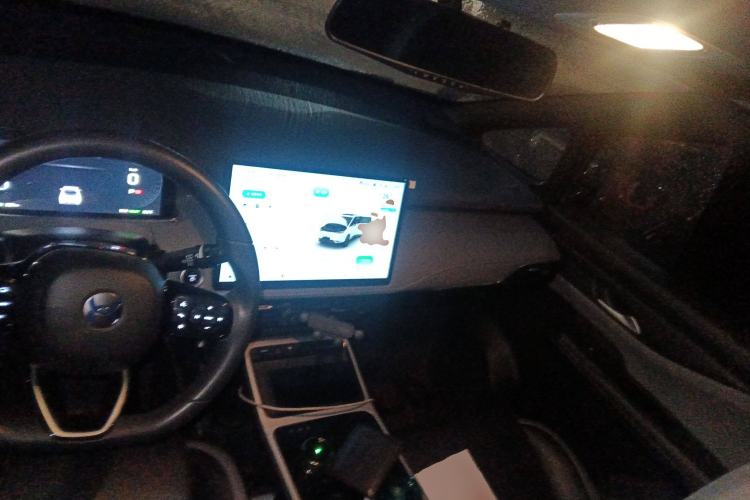 Used Hycan Z03 2022 510 km Range Trend Edition 160 kW 61.13 kWh Center Console
