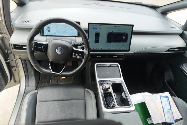 Used Hycan Z03 2022 620 km Range Chaozhi Version 160 kW 76.8 kWh Center Console