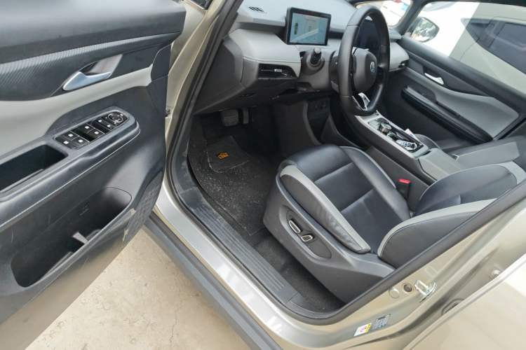 Used Hycan Z03 2022 620 km Range Chaozhi Version 160 kW 76.8 kWh Driver Seat