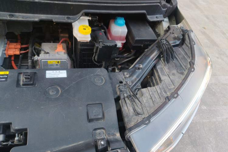 Used Hycan Z03 2022 620 km Range Trendy Cool Version 160 kW 76.8 kWh Engine Bay Left