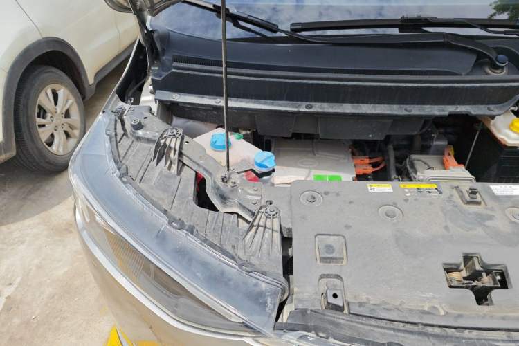 Used Hycan Z03 2022 620 km Range Chaozhi Version 160 kW 76.8 kWh Engine Bay Right