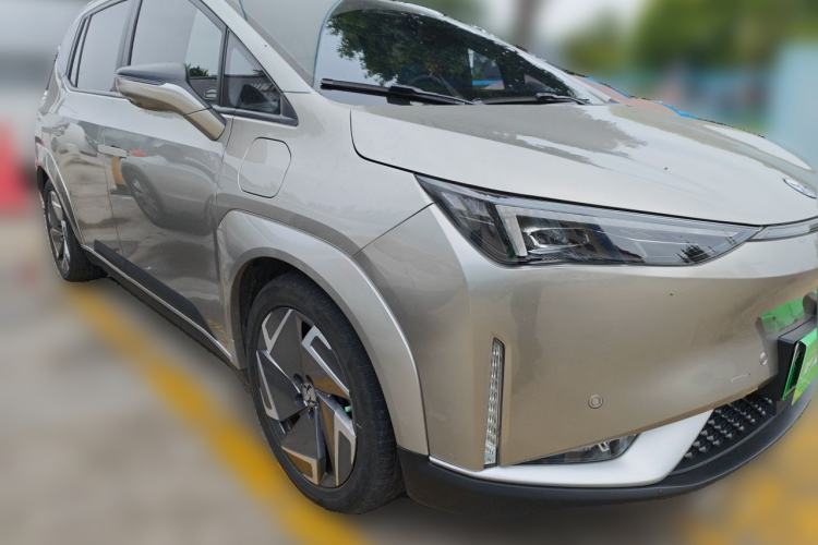 Used Hycan Z03 2022 620 km Range Chaozhi Version 160 kW 76.8 kWh Front Right 45 Deg