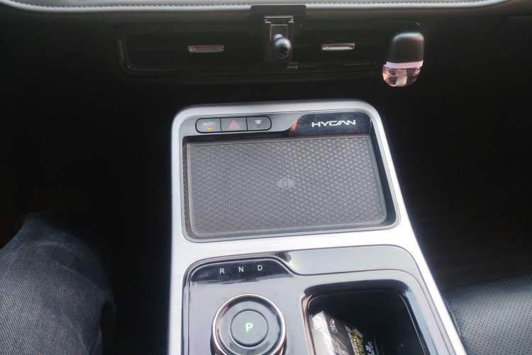 Used Hycan Z03 2022 620 km Range Trendy Cool Version 160 kW 76.8 kWh Gear Lever