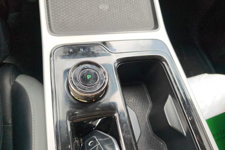 Used Hycan Z03 2022 620 km Range Chaozhi Version 160 kW 76.8 kWh Gear Lever