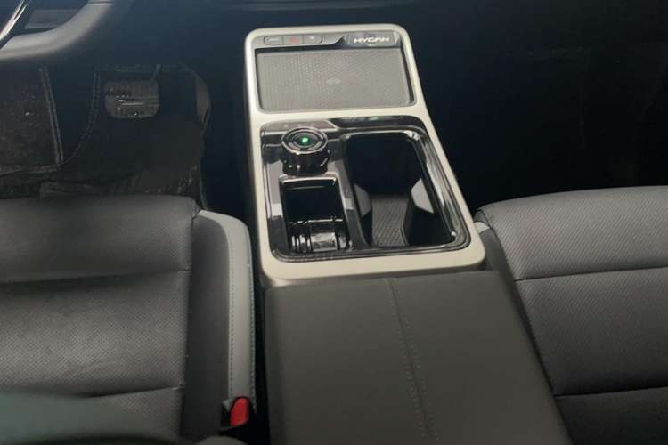 Used Hycan Z03 2022 510 km Range Trend Edition 135 kW 63.98 kWh Gear Lever