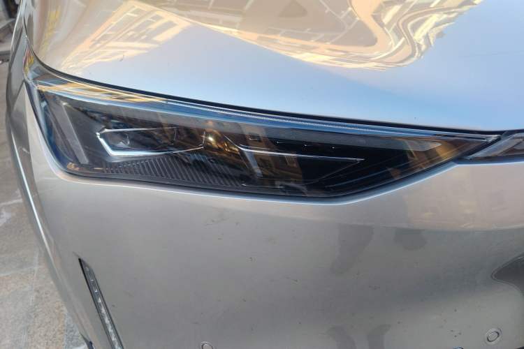 Used Hycan Z03 2022 620 km Range Trendy Cool Version 160 kW 76.8 kWh Right Front Headlight