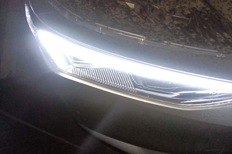 Used Hycan Z03 2022 510 km Range Trend Edition 160 kW 61.13 kWh Right Front Headlight