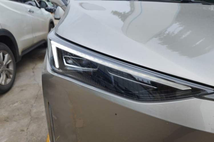 Used Hycan Z03 2022 620 km Range Chaozhi Version 160 kW 76.8 kWh Right Front Headlight