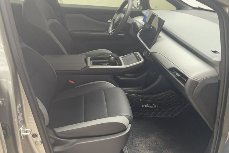 Used Hycan Z03 2022 510 km Range Trend Edition 135 kW 63.98 kWh Right Front Seat