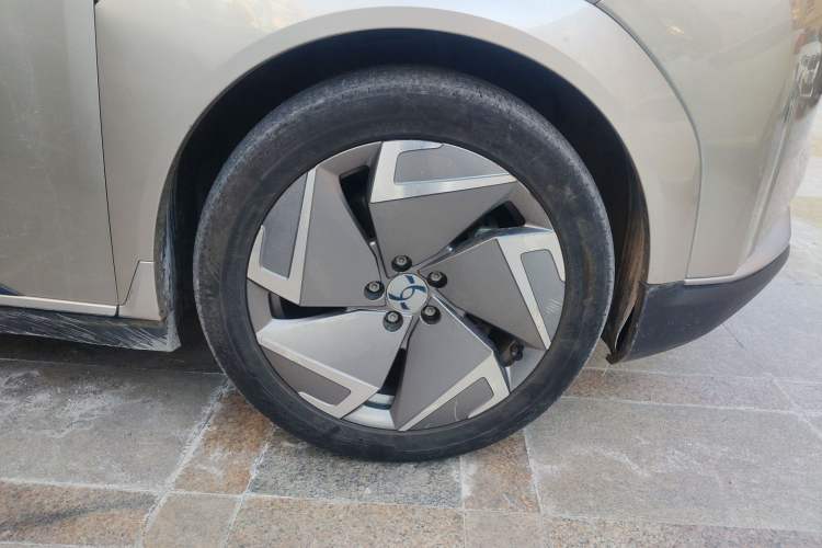 Used Hycan Z03 2022 620 km Range Trendy Cool Version 160 kW 76.8 kWh Right Front Wheel Hub