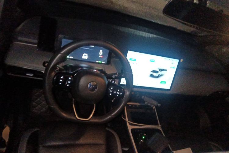 Used Hycan Z03 2022 510 km Range Trend Edition 160 kW 61.13 kWh Steering Wheel