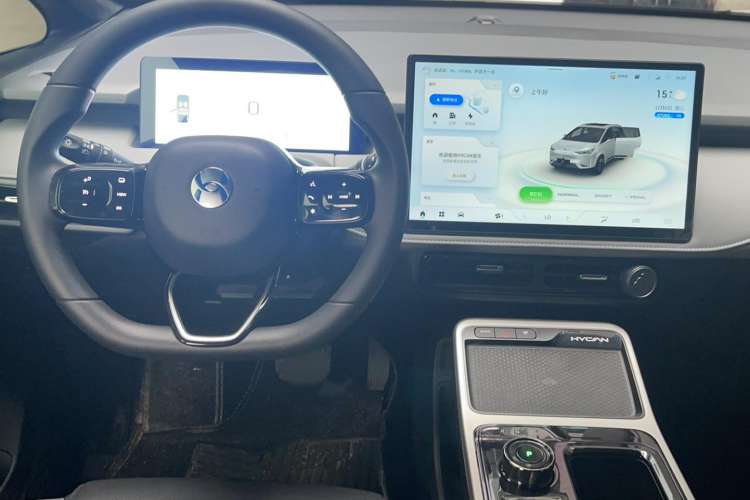 Used Hycan Z03 2022 510 km Range Trend Edition 135 kW 63.98 kWh Steering Wheel