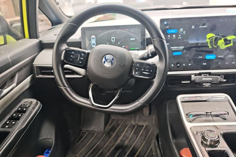 Used Hycan Z03 2022 510 km Range Trendy Cool Version 135 kW 63.98 kWh Steering Wheel