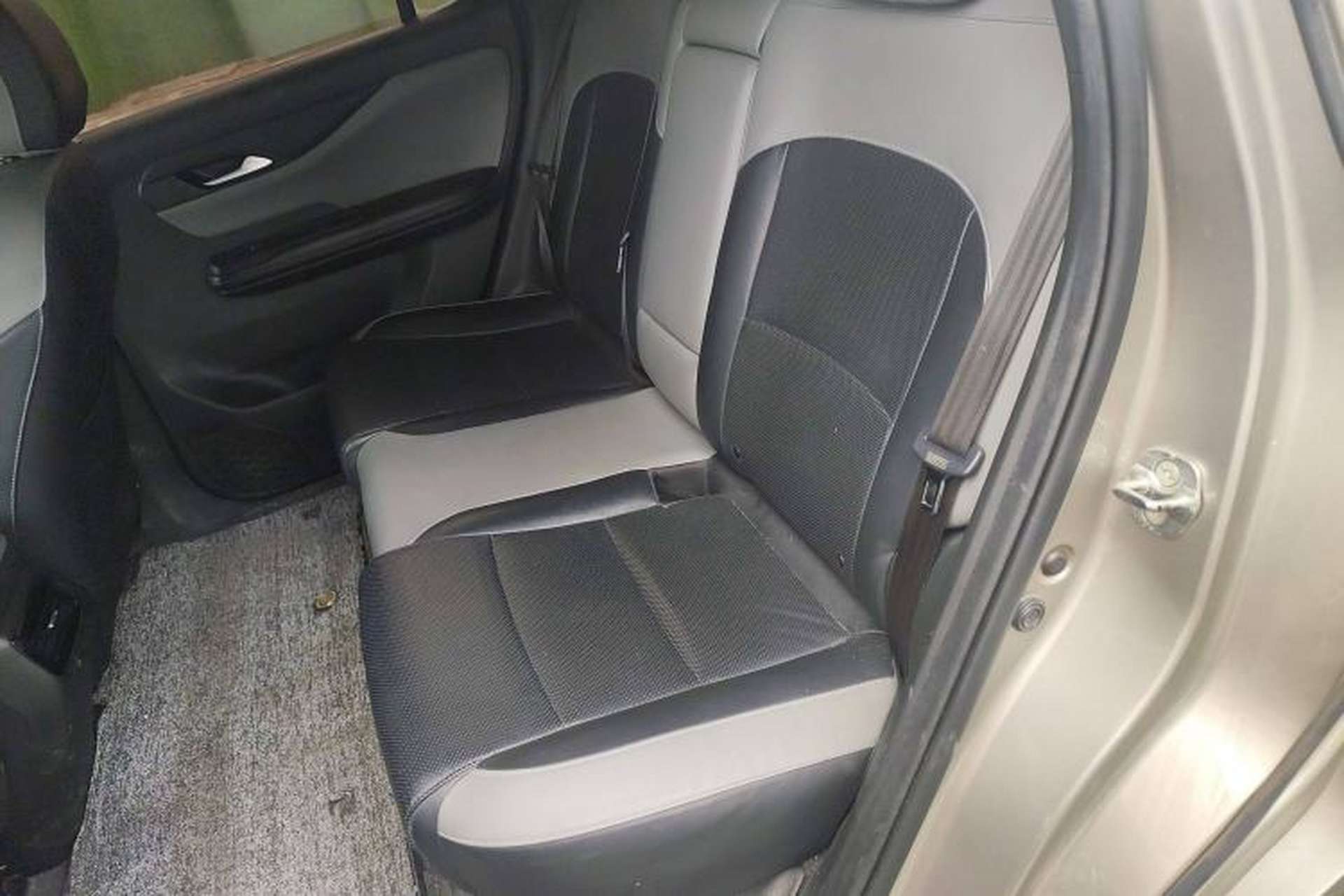 Used Hycan Z03 2022 620 km Range Trendy Cool Version 160 kW 76.8 kWh Left Rear Seat