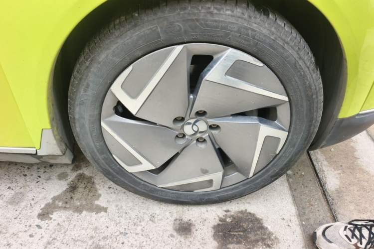 Used Hycan Z03 2022 510 km Range Chaozhi Version 135 kW 63.98 kWh Right Front Wheel Hub
